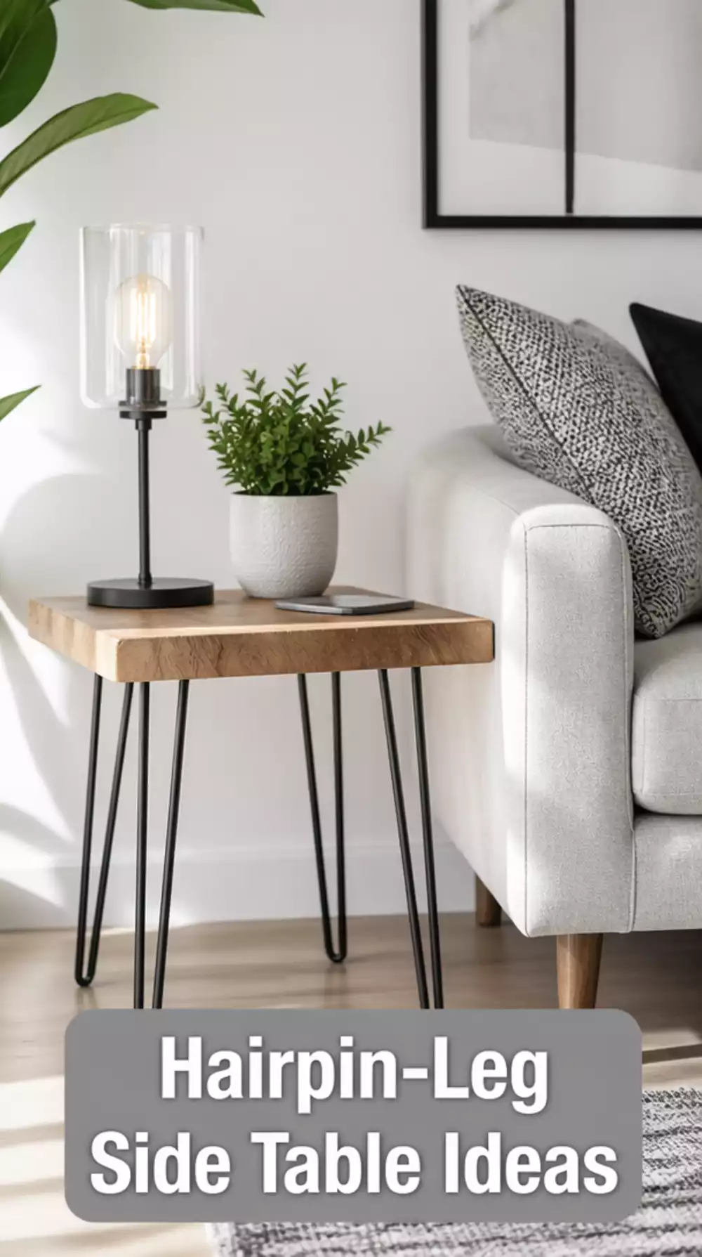 Living Room Hairpin-Leg Side Table in Solid Oak for a Modern Minimal Look